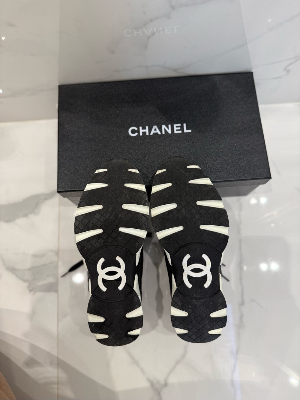 CHANEL womans Black Leather Low-Top Sneakers with Contrasting White Sole, size38 - Picture 6 of 8